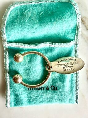 Tiffany & Co. Sterling Silver Oval Tag Keyring with Signature Blue Pouch